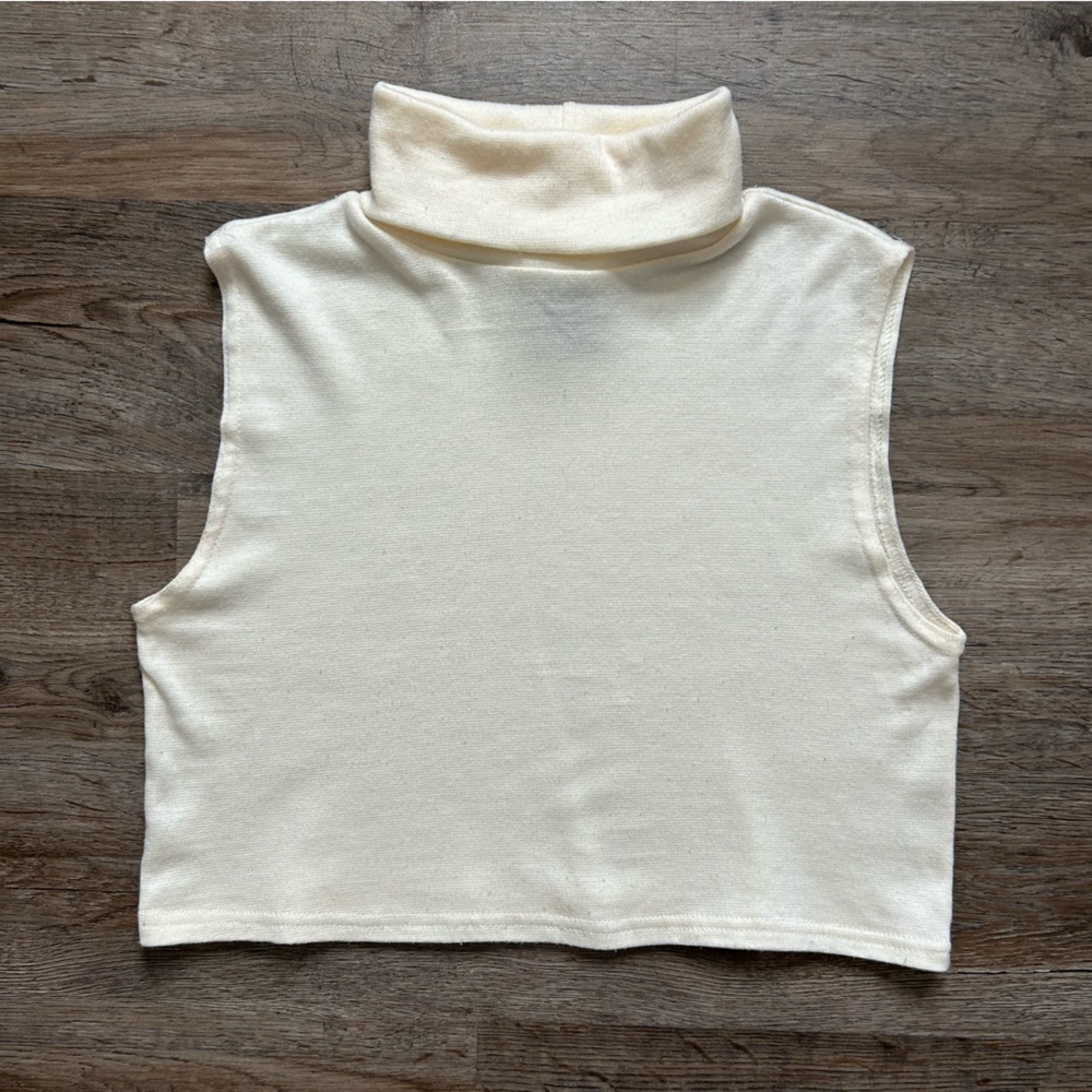 VTG 80s BOXY Cream Sleeveless Turtleneck Top